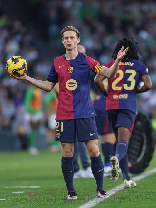 莱因克尔:巴萨像对待一块肉一样对德容 非常离谱